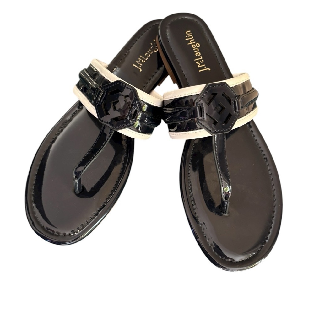 J. McLaughlin Faux Patent Leather Thong Sandal 8.5 Navy White Elevated Design